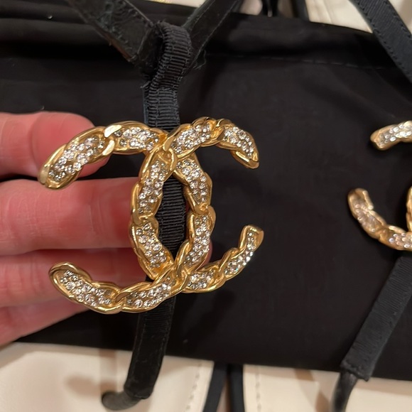 BNIB Auth. CHANEL Rhinestone Encrusted thing sandal size 37 or 7 - Picture 4 of 11